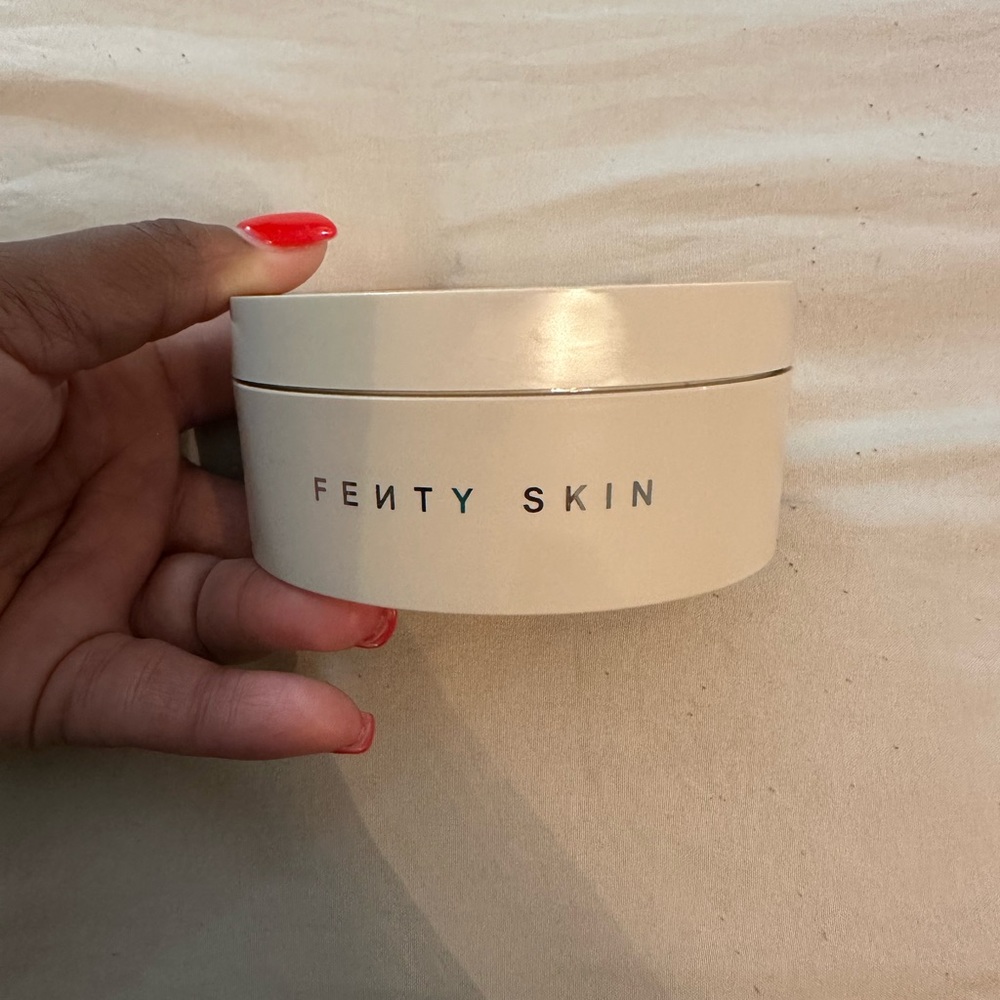 Viral Fenty Body Moisturizer Cream. It was just used a little to put on my hands